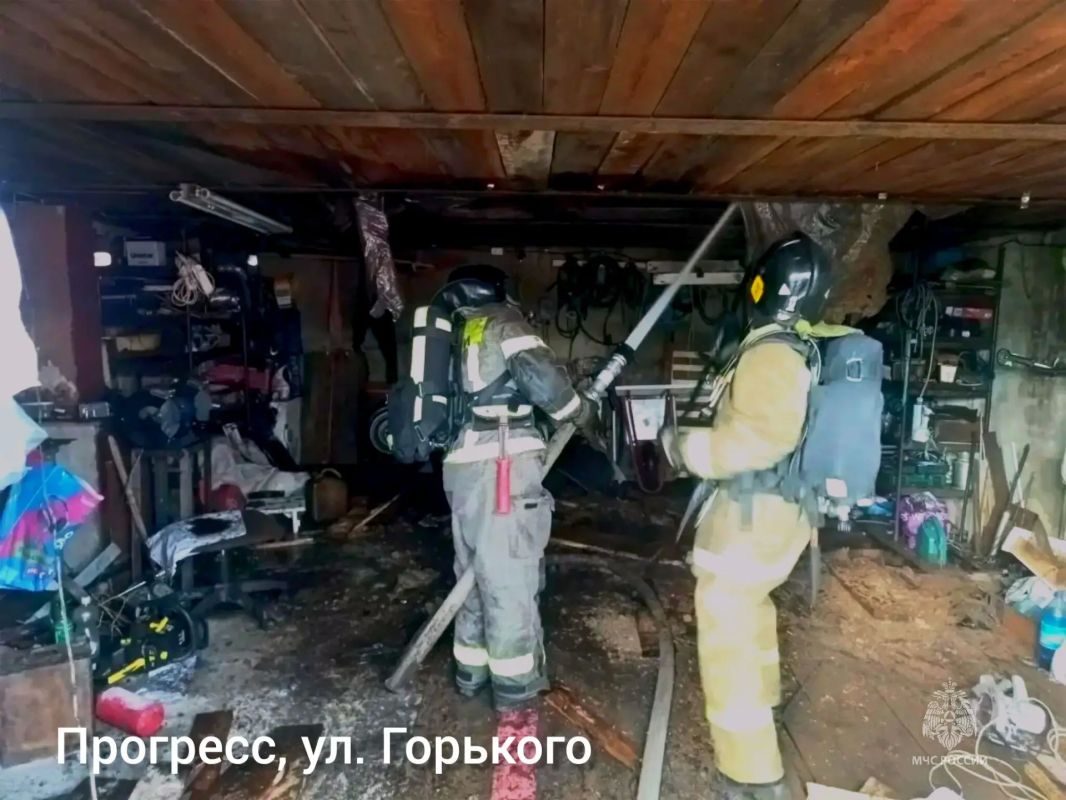 #СобытияМЧС28. В Амурской области за прошедшие сутки Потушено 4 пожара, 2 из них ликвидировали силы и средства МЧС России: в Прогрессе на ул. Горького горела кровля гаража #СобытияМЧС28. В Амурской области за прошедшие сутки Потушено 4 пожара, 2 из них ликвидировали силы и средства МЧС России: в Прогрессе на ул. Горького горела кровля гаража