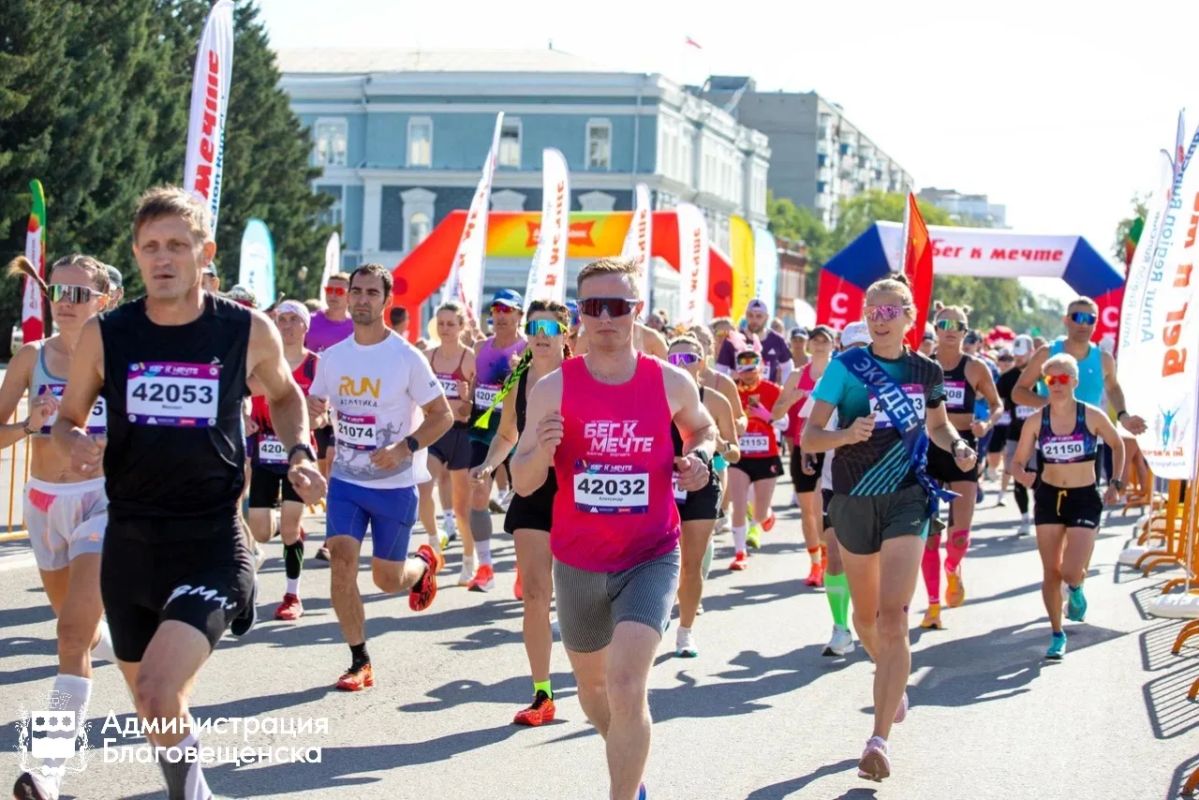 От Приморья до Казани: спортсмены разного уровня подготовки встретились в Благовещенске на «Беге к мечте» От Приморья до Казани: спортсмены разного уровня подготовки встретились в Благовещенске на «Беге к мечте»