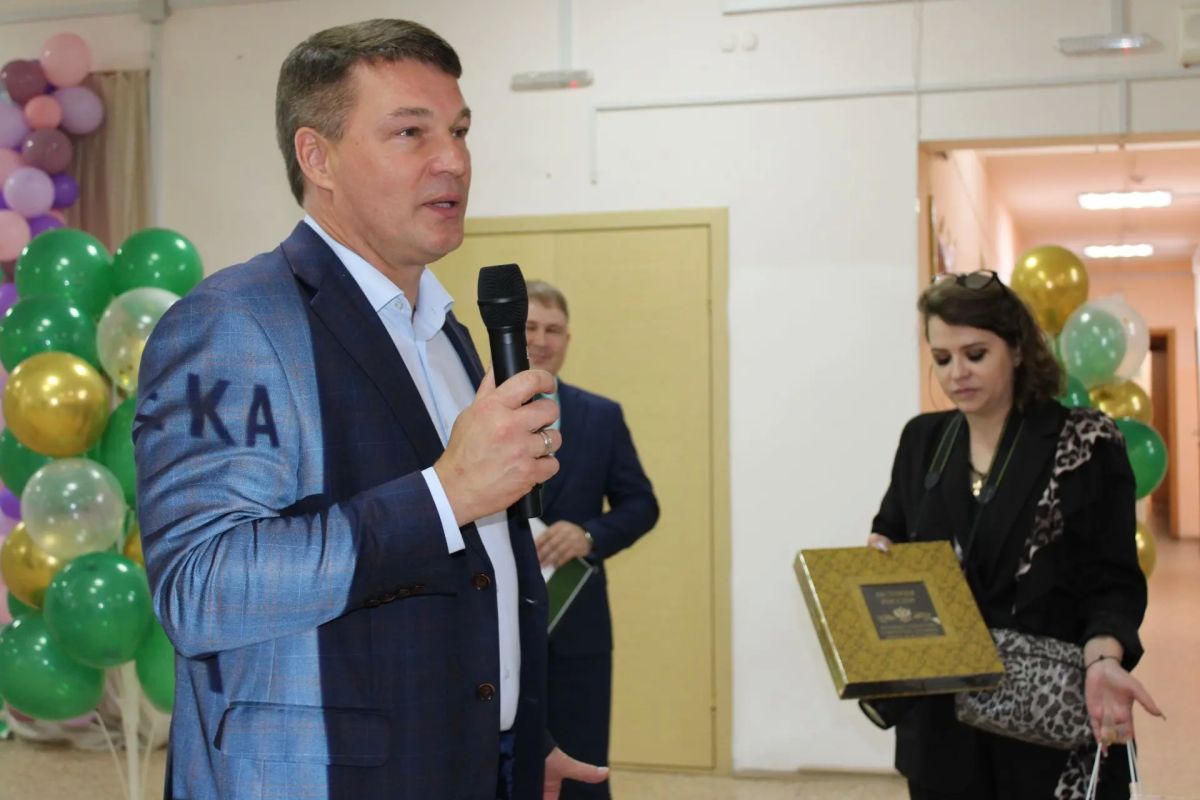 «Белый Бим» встал на полку рядом с «Python для детей»: в селе Сосновый Бор открылась самая северная модельная библиотека «Белый Бим» встал на полку рядом с «Python для детей»: в селе Сосновый Бор открылась самая северная модельная библиотека