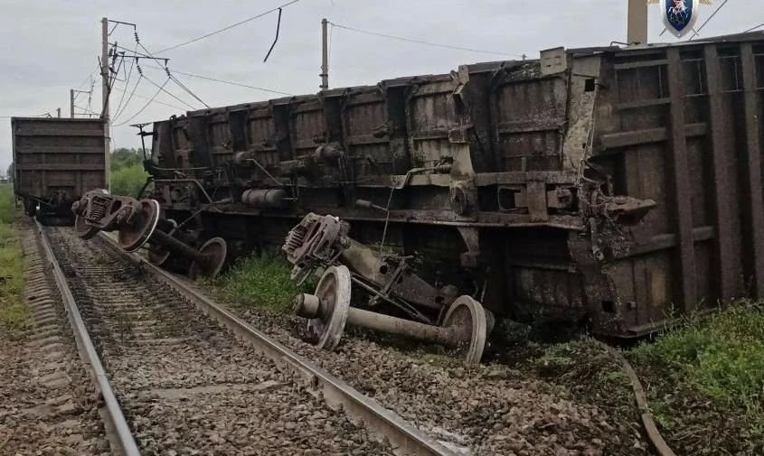 Многомиллионный ущерб: уголовное дело возбуждено после схода девяти вагонов в Белогорске