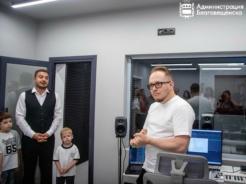 В Благовещенске бесплатно готовят юных фотографов, видеографов и звукорежиссёров В Благовещенске бесплатно готовят юных фотографов, видеографов и звукорежиссёров