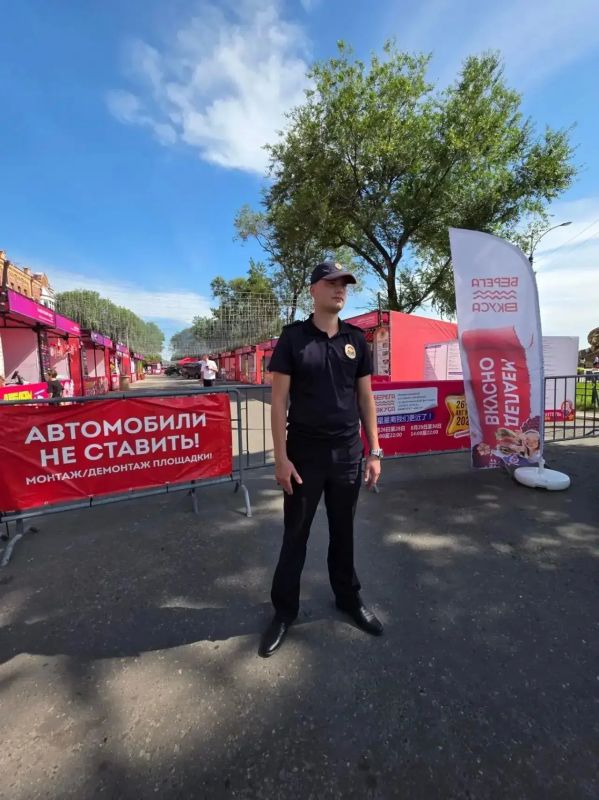 В Благовещенске полицейские обеспечили правопорядок на международном гастрономическом фестивале «Берега вкуса» В Благовещенске полицейские обеспечили правопорядок на международном гастрономическом фестивале «Берега вкуса»