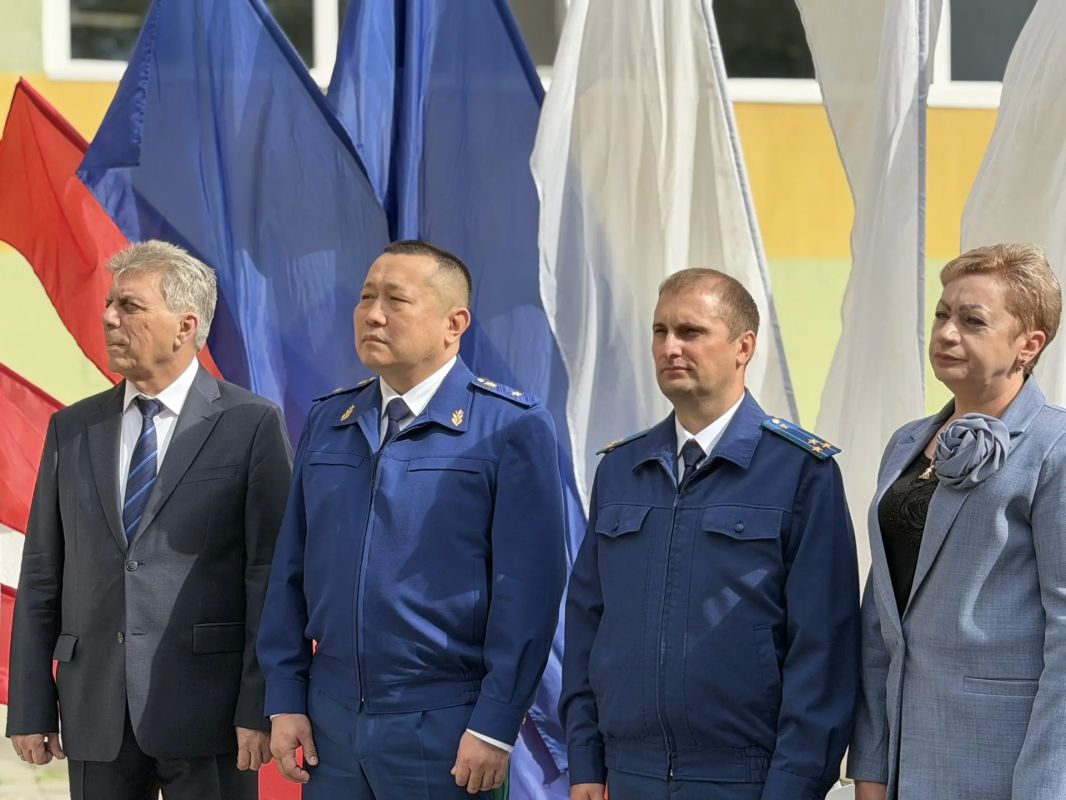В Белогорске впервые открыт прокурорский класс: прокурор Амурской области Андрей Мондохонов принял участие в торжественной линейке 1 сентября В Белогорске впервые открыт прокурорский класс: прокурор Амурской области Андрей Мондохонов принял участие в торжественной линейке 1 сентября