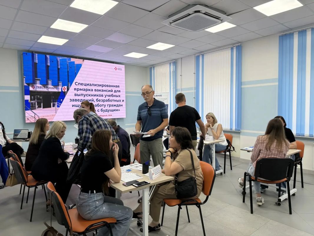 «Встреча с будущим». . В Кадровом центре «Работа России» города Свободный состоялась специализированная ярмарка вакансий для выпускников учебных заведений, безработных и ищущих работу граждан. Мероприятие посетили 50... «Встреча с будущим». . В Кадровом центре «Работа России» города Свободный состоялась специализированная ярмарка вакансий для выпускников учебных заведений, безработных и ищущих работу граждан. Мероприятие посетили 50...