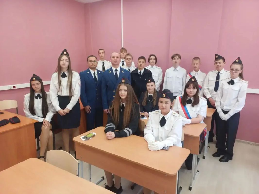 Сегодня транспортные прокуроры приняли участие в торжественных мероприятиях, посвященных Дню знаний Сегодня транспортные прокуроры приняли участие в торжественных мероприятиях, посвященных Дню знаний
