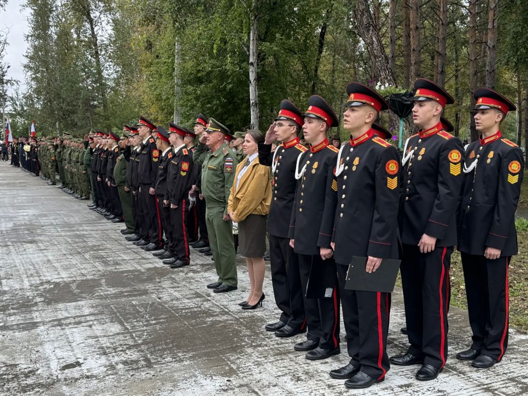 Сотрудники следственного управления поздравили кадет с началом нового учебного года Сотрудники следственного управления поздравили кадет с началом нового учебного года
