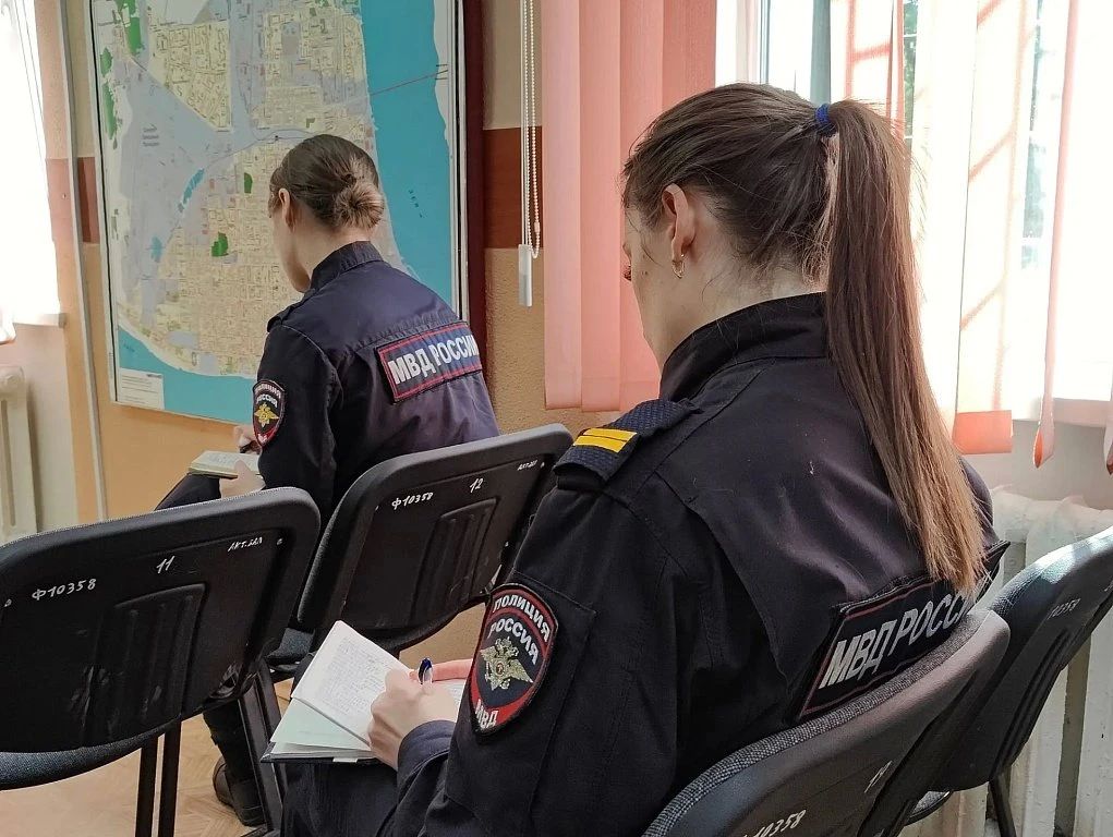 Нож в крови и мешки с украденными сигаретами: обычный рабочий день сотрудника ППС Благовещенска Нож в крови и мешки с украденными сигаретами: обычный рабочий день сотрудника ППС Благовещенска