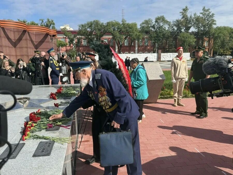 3 сентября в амурской столице состоялось историческое событие: на мемориальном комплексе воинам-амурцам на площади Победы торжественно был зажжен Вечный огонь 3 сентября в амурской столице состоялось историческое событие: на мемориальном комплексе воинам-амурцам на площади Победы торжественно был зажжен Вечный огонь