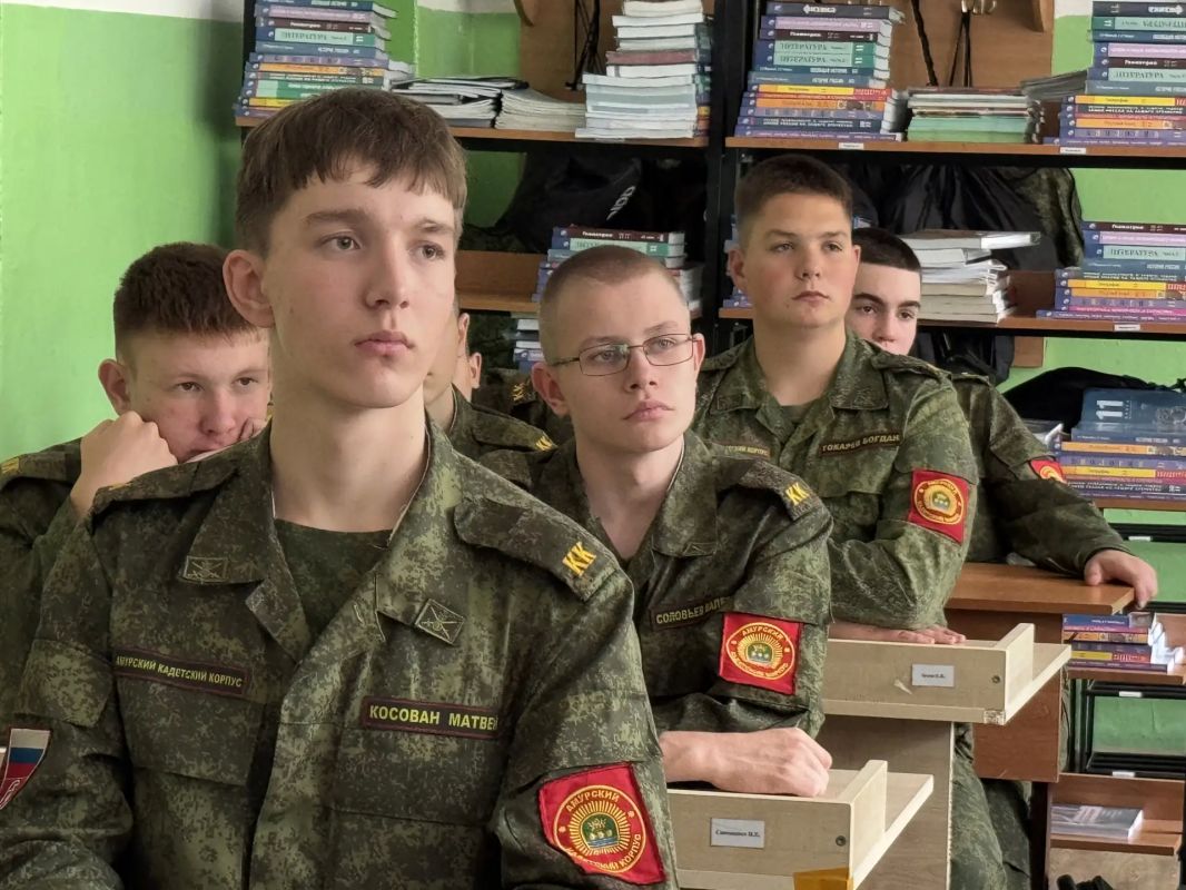 Сотрудница следственного управления провела для кадет занятие по профилактике терроризма и экстремизма Сотрудница следственного управления провела для кадет занятие по профилактике терроризма и экстремизма