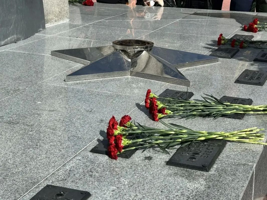Василий Орлов: Сегодня мы отдаём дань уважения героям, которые 81 год назад поставили окончательную точку в самой кровопролитной войне в истории человечества Василий Орлов: Сегодня мы отдаём дань уважения героям, которые 81 год назад поставили окончательную точку в самой кровопролитной войне в истории человечества