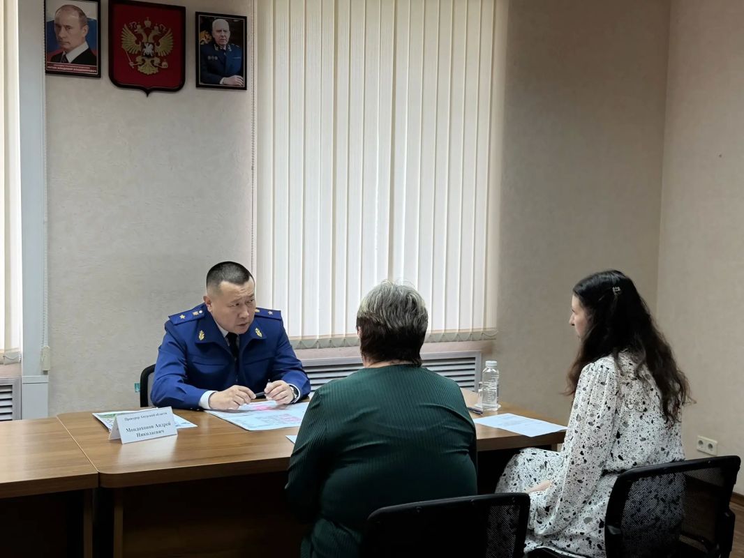 Прокурор Амурской области Андрей Мондохонов посетил с рабочим визитом город Белогорск, где провел личный прием граждан Прокурор Амурской области Андрей Мондохонов посетил с рабочим визитом город Белогорск, где провел личный прием граждан