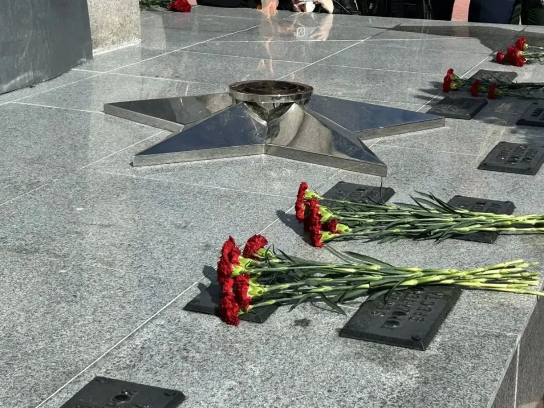 В Благовещенске отдали дань уважения героям, которые 81 год назад поставили окончательную точку в самой кровопролитной войне в истории человечества В Благовещенске отдали дань уважения героям, которые 81 год назад поставили окончательную точку в самой кровопролитной войне в истории человечества