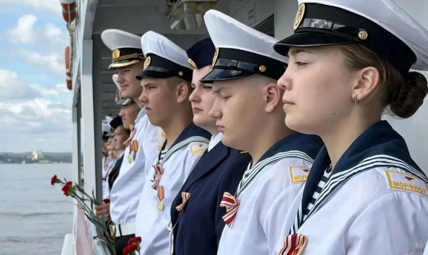 На Амуре между Россией и Китаем в шестой раз прошла акция «Цветы на воде»