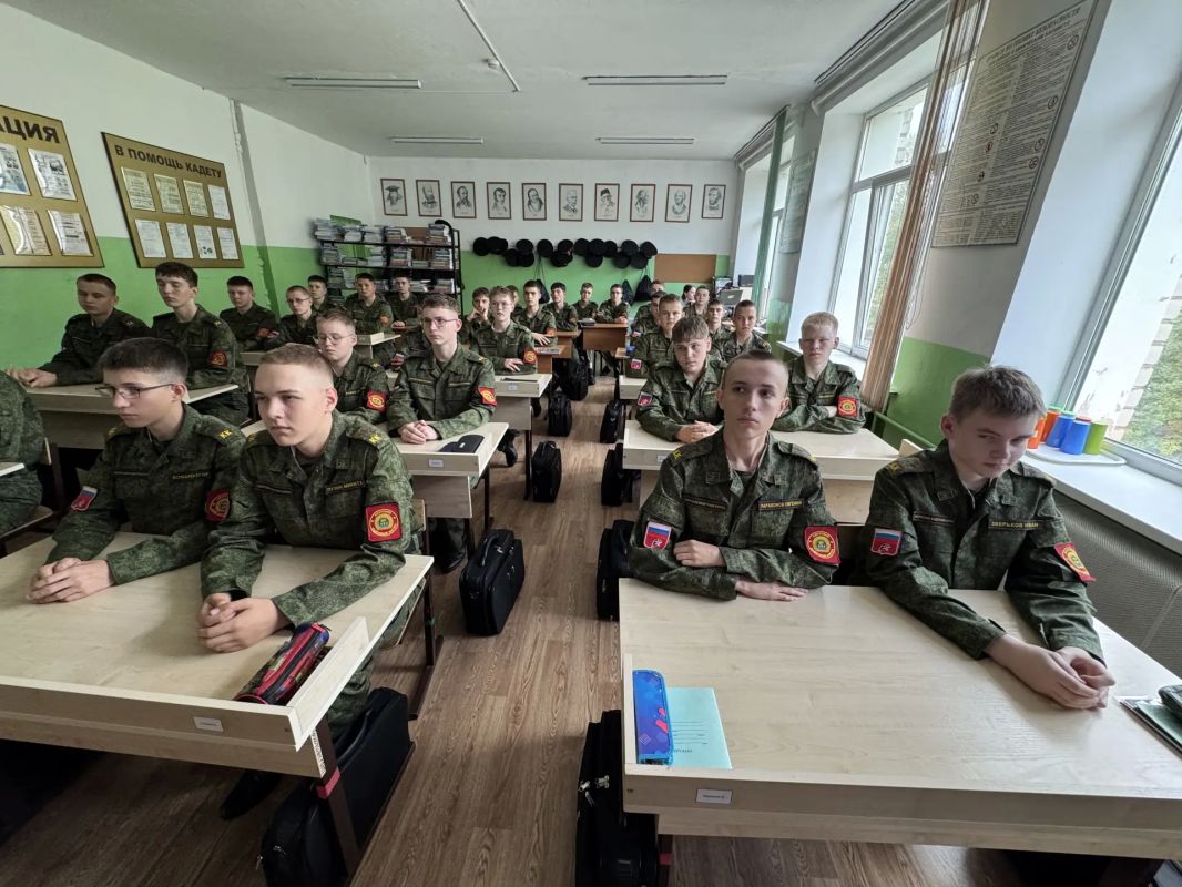 Сотрудница следственного управления провела для кадет занятие по профилактике терроризма и экстремизма Сотрудница следственного управления провела для кадет занятие по профилактике терроризма и экстремизма