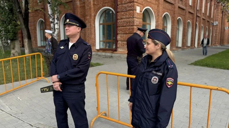 Порядок под контролем: сотрудники УМВД обеспечили безопасность во время памятных мероприятий Порядок под контролем: сотрудники УМВД обеспечили безопасность во время памятных мероприятий