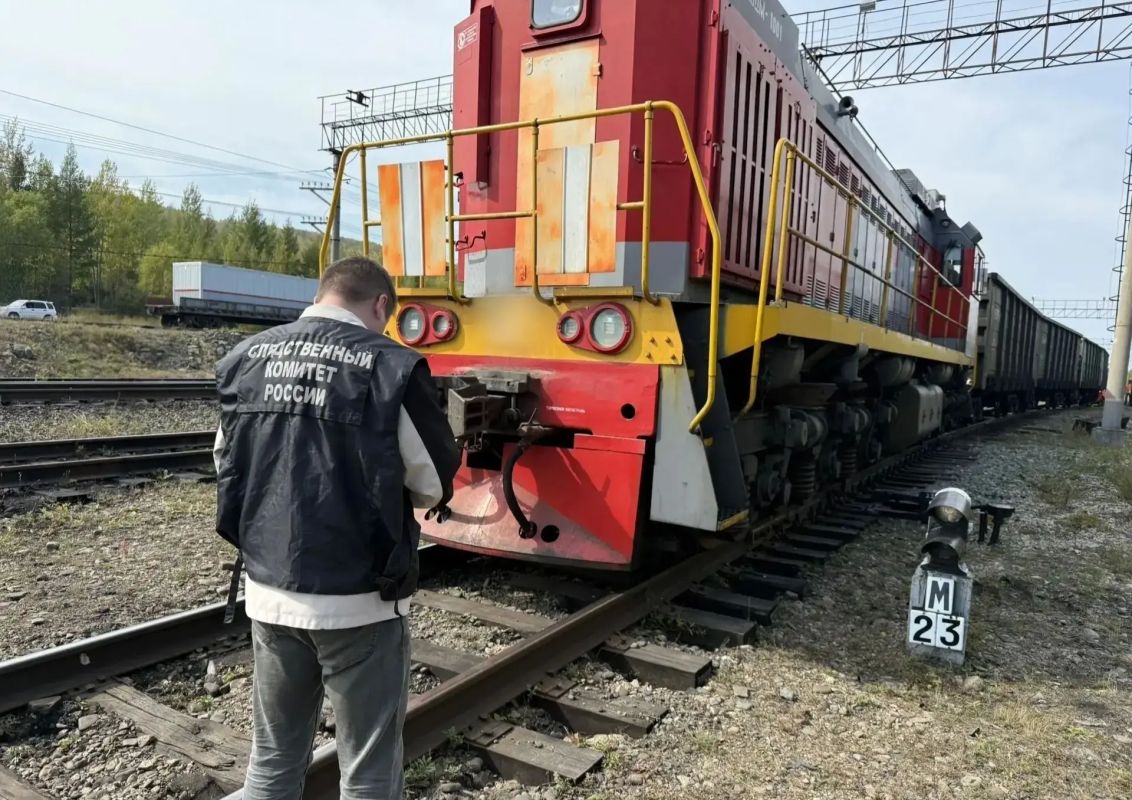 На станции Дипкун под колесами поезда погиб 22-летний мужчина: возбуждено уголовное дело