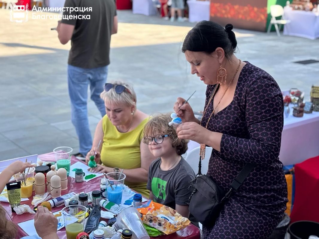 В Благовещенске стартовал фестиваль русской культуры «Время сарафана» В Благовещенске стартовал фестиваль русской культуры «Время сарафана»