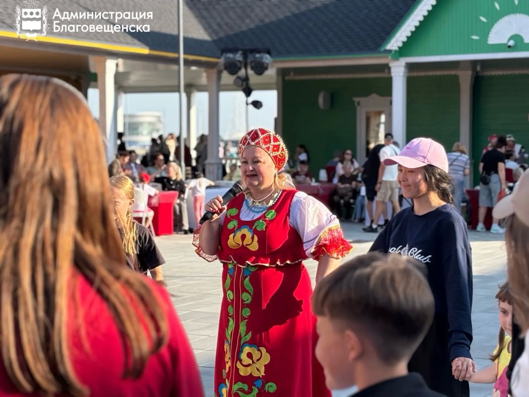 В Благовещенске стартовал фестиваль русской культуры «Время сарафана» В Благовещенске стартовал фестиваль русской культуры «Время сарафана»