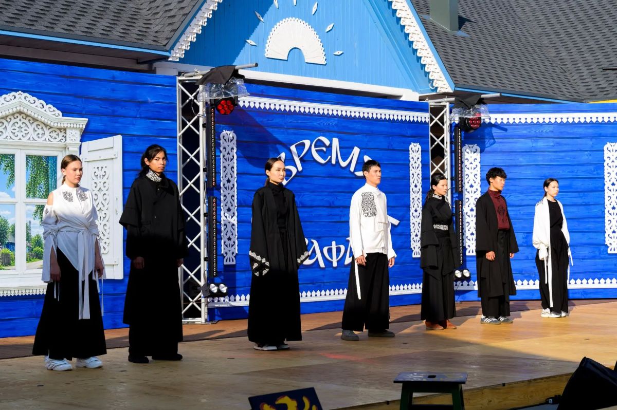«Время сарафана» собрало в Благовещенске хранителей народной культуры «Время сарафана» собрало в Благовещенске хранителей народной культуры