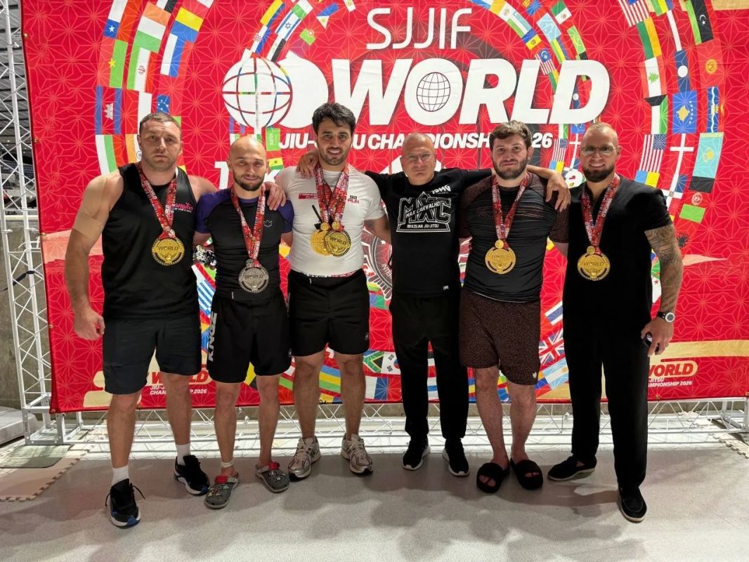 Амурчане произвели фурор на чемпионате мира по бразильскому джиу-джитсу Амурчане произвели фурор на чемпионате мира по бразильскому джиу-джитсу