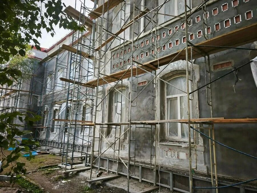 В амурской столице проходит плановый ремонт фасада Дворца бракосочетания В амурской столице проходит плановый ремонт фасада Дворца бракосочетания