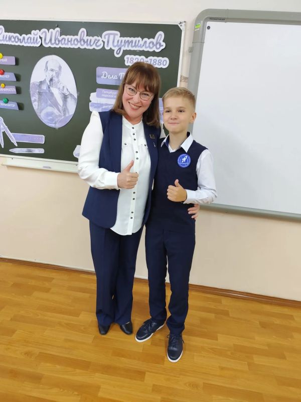 Сначала за партой, потом у доски: Светлана Яковлева провела «Разговоры о важном» в родной школе Сначала за партой, потом у доски: Светлана Яковлева провела «Разговоры о важном» в родной школе