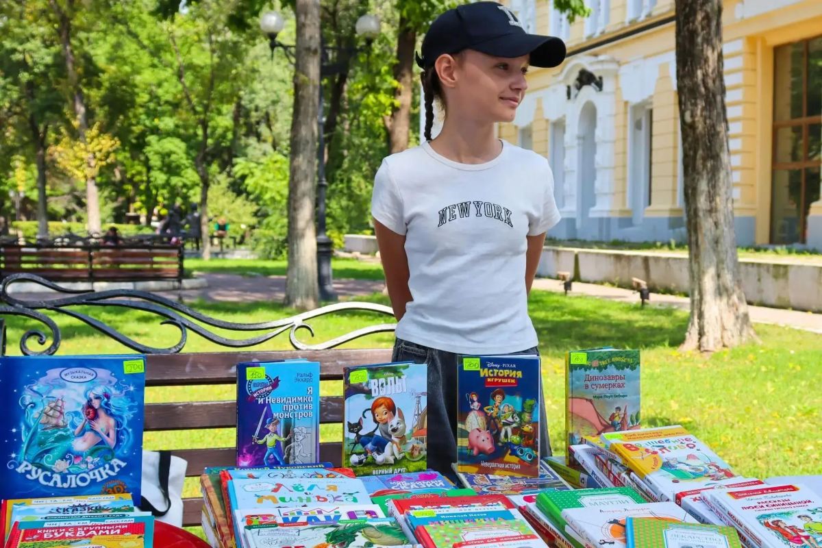 Добрый выходной: как амурчане меняли книги на корм для бездомных животных Добрый выходной: как амурчане меняли книги на корм для бездомных животных