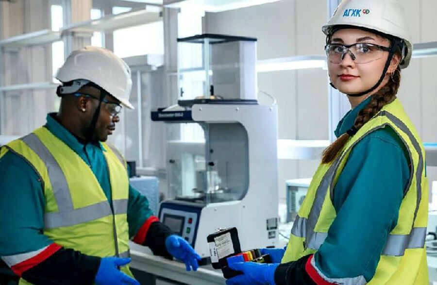 На Амурском газохимическом комплексе (АГХК) начали пусконаладку оборудования центральной заводской лаборатории (ЦЗЛ)