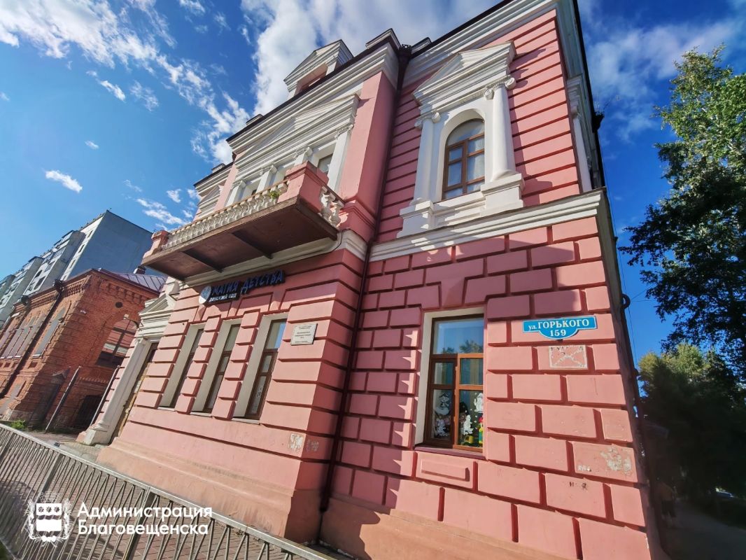 Студентам-медикам провели исторический экскурс по улице Горького Студентам-медикам провели исторический экскурс по улице Горького