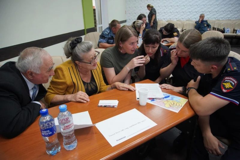 Интеллектуальный баттл в Благовещенске: силовики сразились в викторине к годовщине Победы над Японией Интеллектуальный баттл в Благовещенске: силовики сразились в викторине к годовщине Победы над Японией