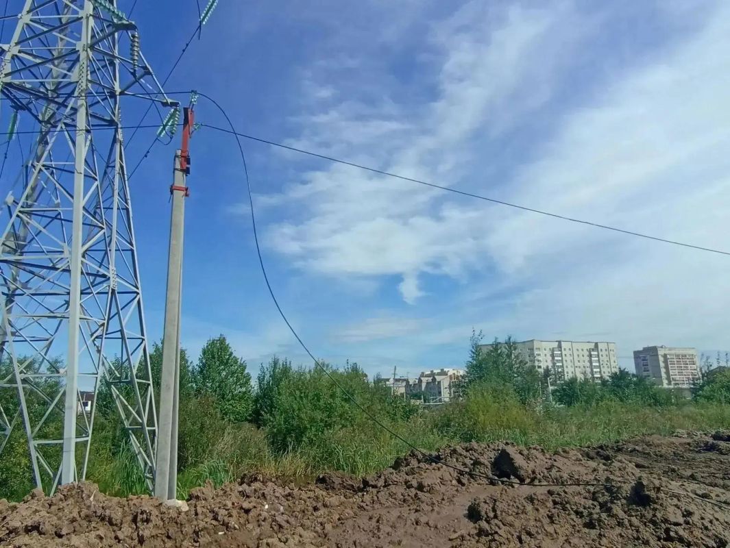 АМУРСКИЕ ЭЛЕКТРОСЕТИ ОБЕСПОКОЕНЫ РАБОТАМИ ПОД ВЫСОКОВОЛЬТНОЙ ЛЭП В РАЙОНЕ НОВОЙ ШКОЛЫ и обратились в Прокуратуру города Благовещенска, Ростехнадзор с предложением создать совместную комиссию для фиксации нарушения охранной... АМУРСКИЕ ЭЛЕКТРОСЕТИ ОБЕСПОКОЕНЫ РАБОТАМИ ПОД ВЫСОКОВОЛЬТНОЙ ЛЭП В РАЙОНЕ НОВОЙ ШКОЛЫ и обратились в Прокуратуру города Благовещенска, Ростехнадзор с предложением создать совместную комиссию для фиксации нарушения охранной...