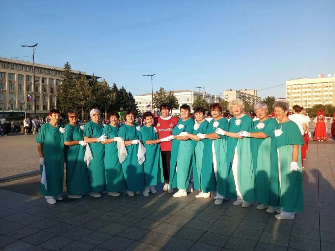 «Танцы без границ», поездка на лотосы и заготовки на зиму: как провели лето участники Центров общения старшего поколения Отделения Соцфонда в Приамурье Лето в Центрах общения старшего поколения получилось насыщенным: с... «Танцы без границ», поездка на лотосы и заготовки на зиму: как провели лето участники Центров общения старшего поколения Отделения Соцфонда в Приамурье Лето в Центрах общения старшего поколения получилось насыщенным: с...
