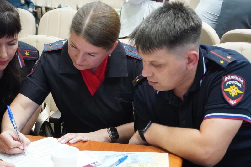 Интеллектуальный баттл в Благовещенске: силовики сразились в викторине к годовщине Победы над Японией Интеллектуальный баттл в Благовещенске: силовики сразились в викторине к годовщине Победы над Японией