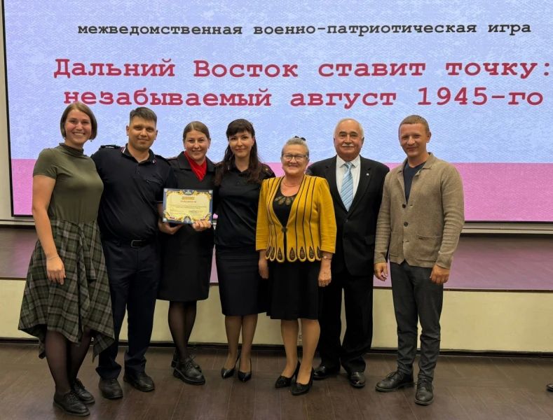 Интеллектуальный баттл в Благовещенске: силовики сразились в викторине к годовщине Победы над Японией Интеллектуальный баттл в Благовещенске: силовики сразились в викторине к годовщине Победы над Японией