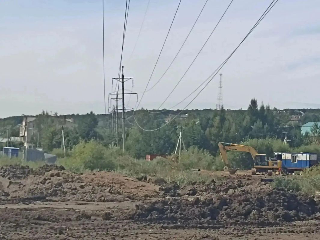 АМУРСКИЕ ЭЛЕКТРОСЕТИ ОБЕСПОКОЕНЫ РАБОТАМИ ПОД ВЫСОКОВОЛЬТНОЙ ЛЭП В РАЙОНЕ НОВОЙ ШКОЛЫ и обратились в Прокуратуру города Благовещенска, Ростехнадзор с предложением создать совместную комиссию для фиксации нарушения охранной... АМУРСКИЕ ЭЛЕКТРОСЕТИ ОБЕСПОКОЕНЫ РАБОТАМИ ПОД ВЫСОКОВОЛЬТНОЙ ЛЭП В РАЙОНЕ НОВОЙ ШКОЛЫ и обратились в Прокуратуру города Благовещенска, Ростехнадзор с предложением создать совместную комиссию для фиксации нарушения охранной...