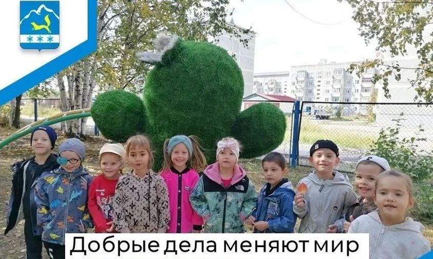 Амурчанка подарила детсаду Зейского округа гигантский кактус, сделанный своими руками