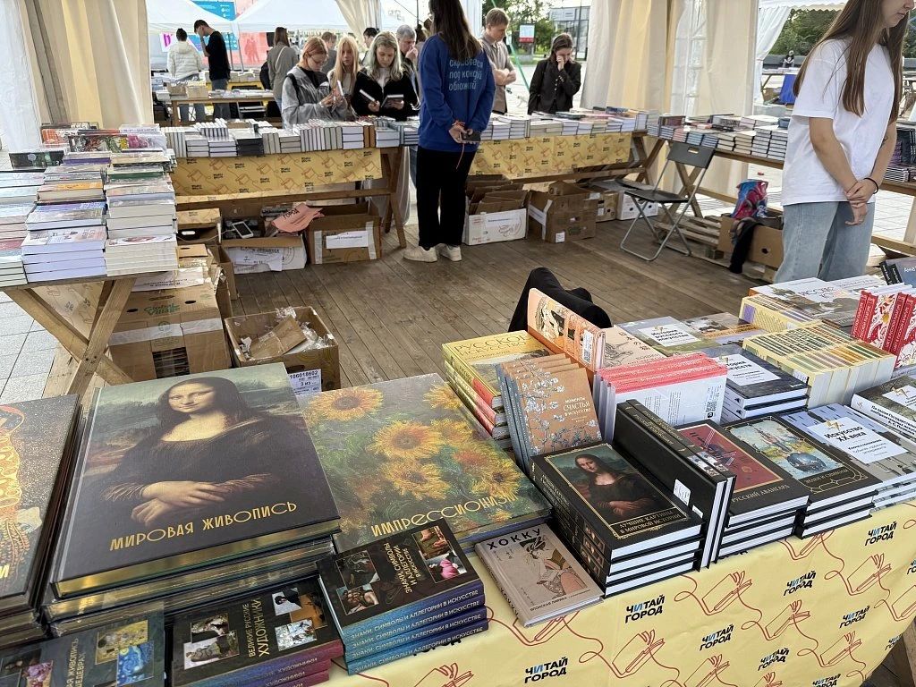 «Здесь любят книги»: в Благовещенске фестиваль «Берег» в девятый раз принимает гостей «Здесь любят книги»: в Благовещенске фестиваль «Берег» в девятый раз принимает гостей