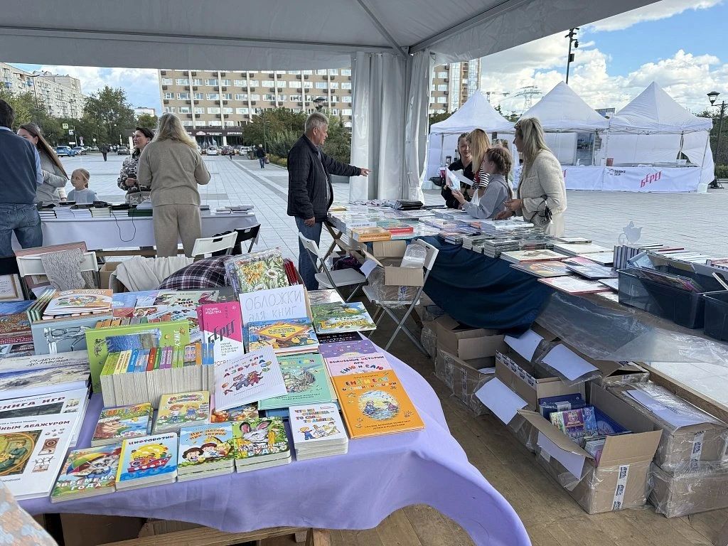 «Здесь любят книги»: в Благовещенске фестиваль «Берег» в девятый раз принимает гостей