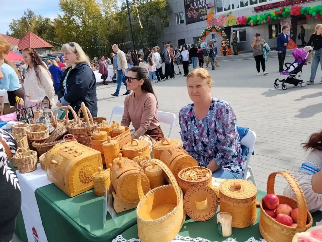 Где вкус тайги встречается с любовью к родному краю: в Зее в 5 раз прошла «Таёжная брусничка» Где вкус тайги встречается с любовью к родному краю: в Зее в 5 раз прошла «Таёжная брусничка»