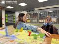 Благовещенцы играют в «Амурозаврию»: в библиотеке Чехова собрали семьи за настольной игрой
