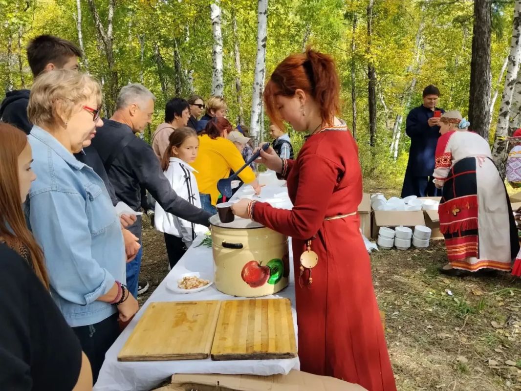 Где вкус тайги встречается с любовью к родному краю: в Зее в 5 раз прошла «Таёжная брусничка» Где вкус тайги встречается с любовью к родному краю: в Зее в 5 раз прошла «Таёжная брусничка»