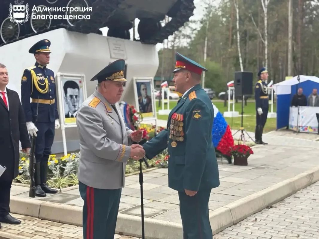 В Амурской области открыли памятник Герою России Виктору Дубынину В Амурской области открыли памятник Герою России Виктору Дубынину