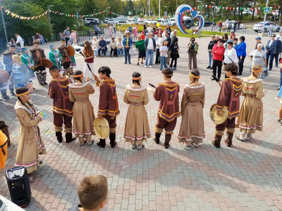 Где вкус тайги встречается с любовью к родному краю: в Зее в 5 раз прошла «Таёжная брусничка» Где вкус тайги встречается с любовью к родному краю: в Зее в 5 раз прошла «Таёжная брусничка»