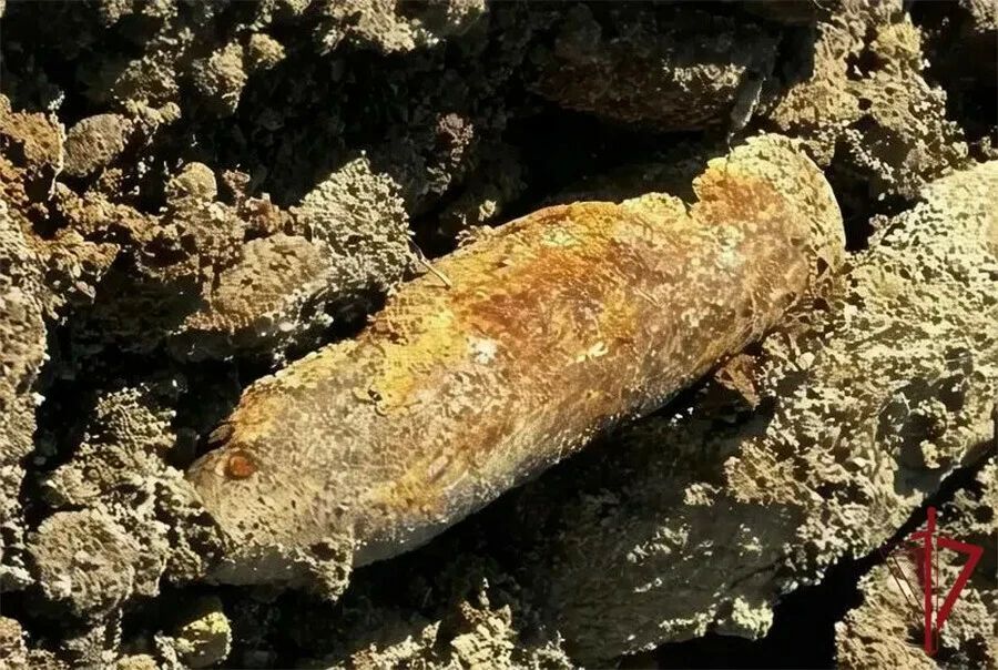 В Приамурье при ремонте автомобильной дороги Благовещенск – Бибиково рабочие обнаружили предмет, конструктивно схожий с боеприпасом