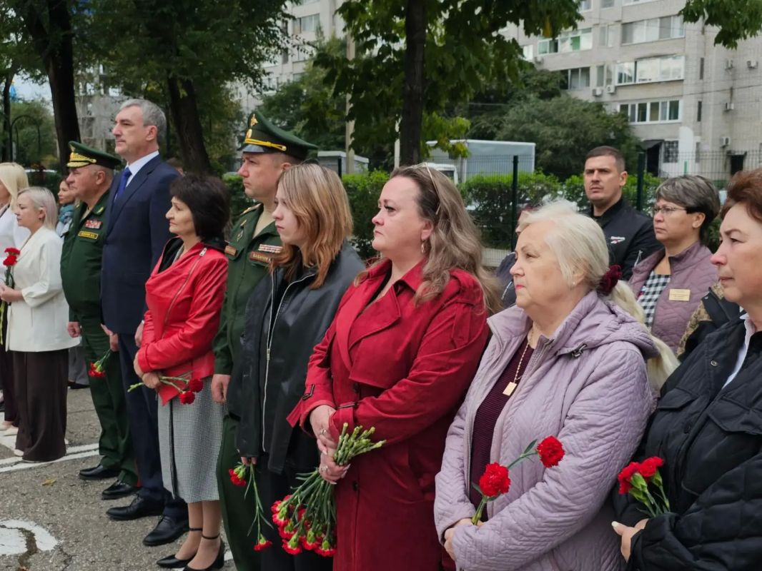 В Благовещенске открыли памятную доску Дмитрию Шереметьеву В Благовещенске открыли памятную доску Дмитрию Шереметьеву