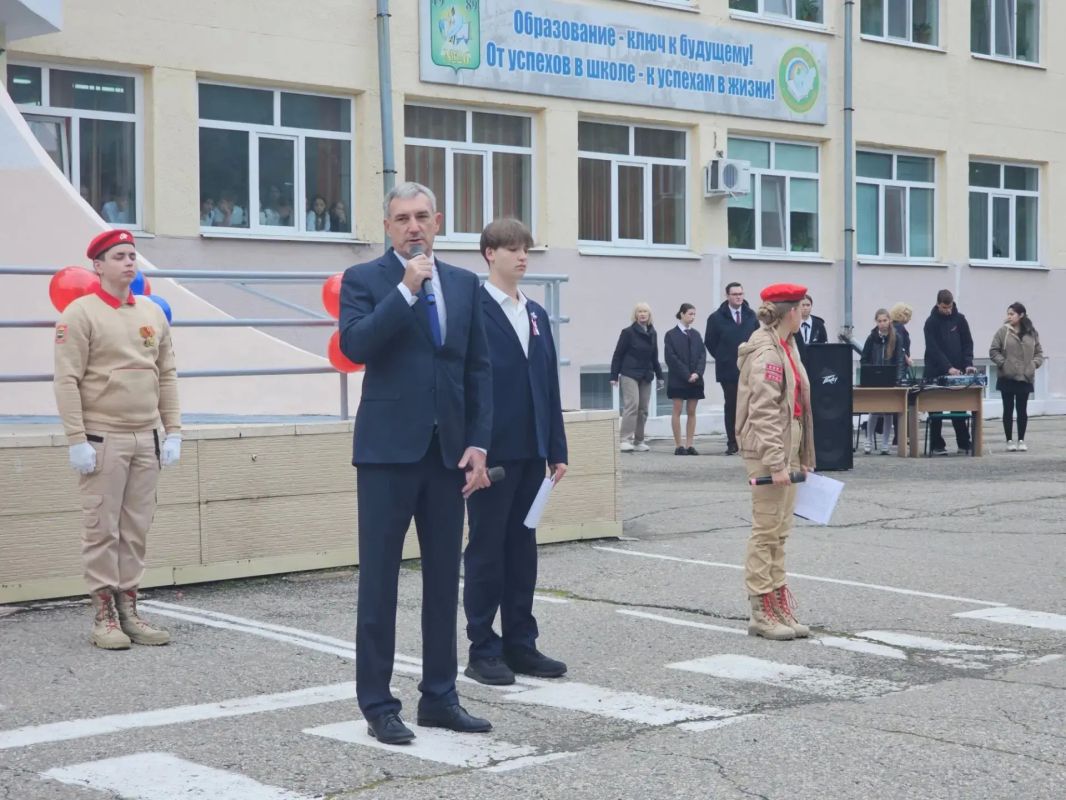 В Благовещенске открыли памятную доску Дмитрию Шереметьеву В Благовещенске открыли памятную доску Дмитрию Шереметьеву