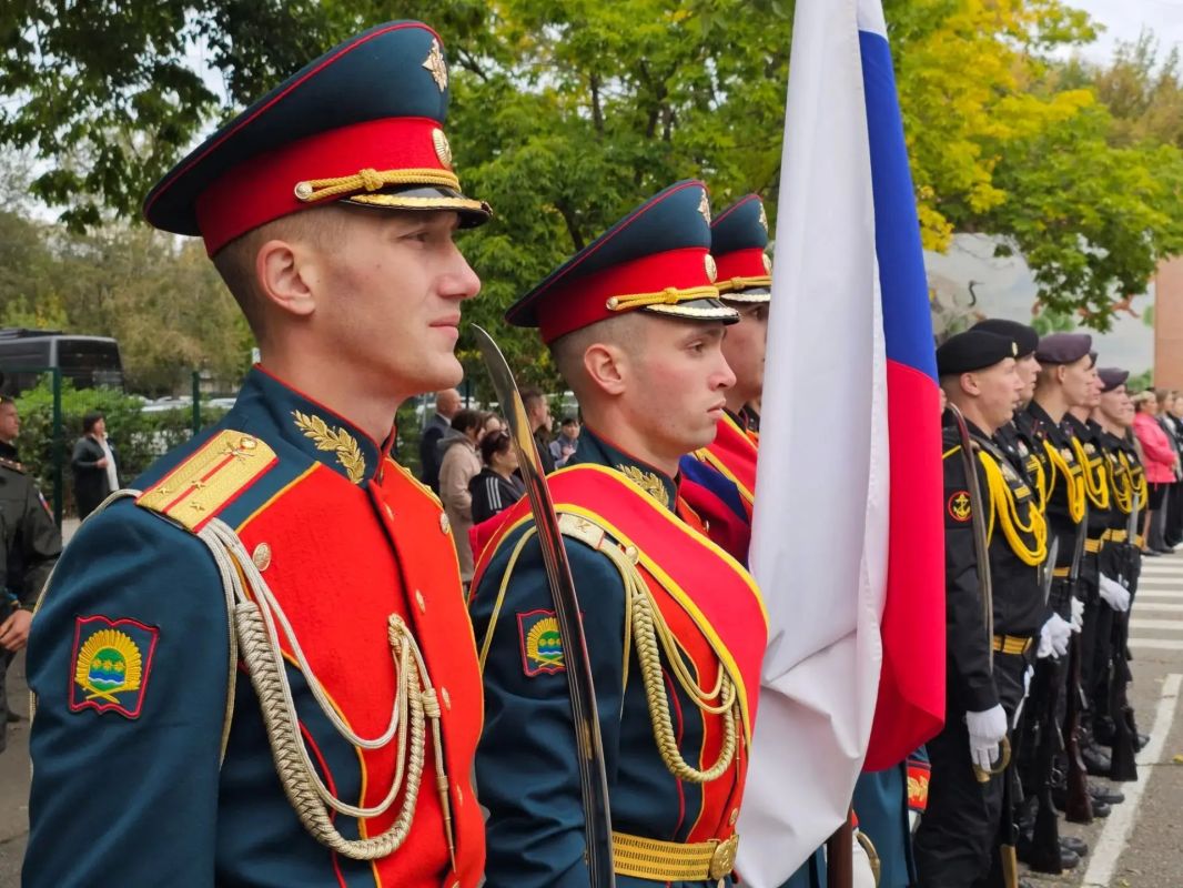 В Благовещенске открыли памятную доску Дмитрию Шереметьеву В Благовещенске открыли памятную доску Дмитрию Шереметьеву