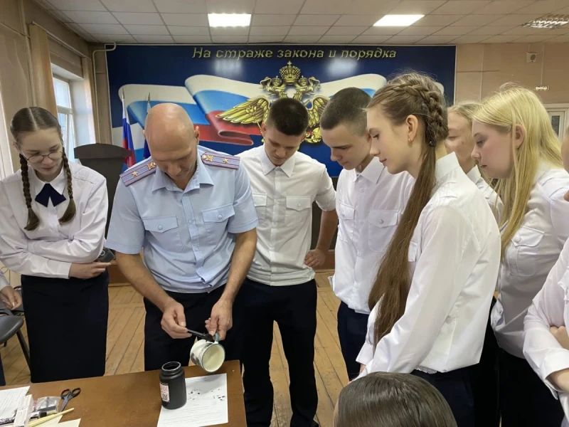 Белогорские старшеклассники примерили на себя профессию эксперта-криминалиста Белогорские старшеклассники примерили на себя профессию эксперта-криминалиста