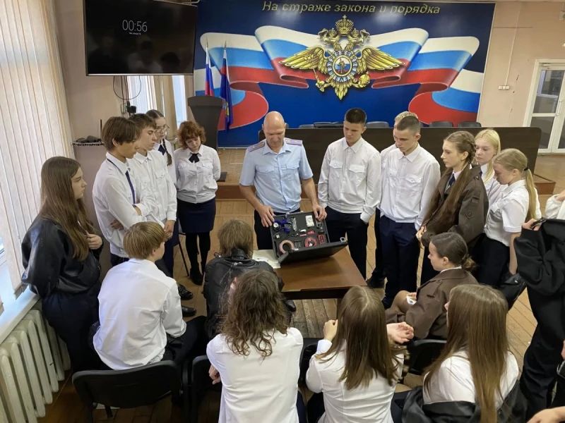 Белогорские старшеклассники примерили на себя профессию эксперта-криминалиста Белогорские старшеклассники примерили на себя профессию эксперта-криминалиста
