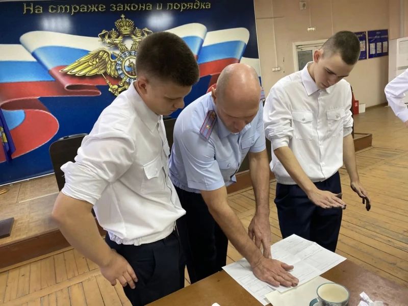 Белогорские старшеклассники примерили на себя профессию эксперта-криминалиста Белогорские старшеклассники примерили на себя профессию эксперта-криминалиста